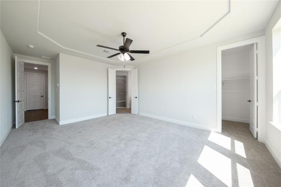 Spacious, unfurnished interior of a new home in Heath Golf and Yacht Club, Heath (Image 12).