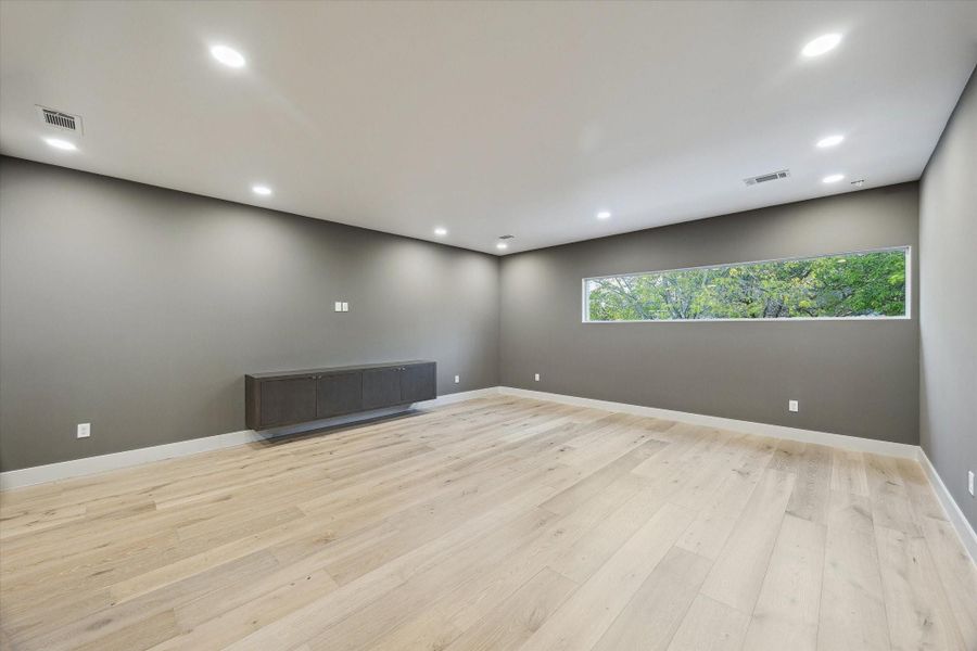 Spacious, unfurnished interior of a new home in , Houston (Image 28).