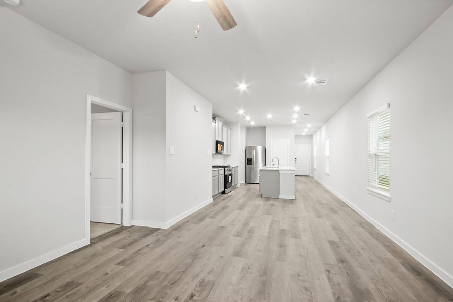 Spacious, unfurnished interior of a new home in Lexington Heights, Willis (Image 14).