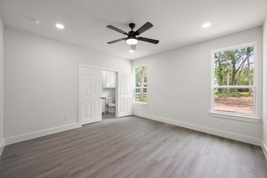 Spacious, unfurnished interior of a new home in , Tool (Image 26).