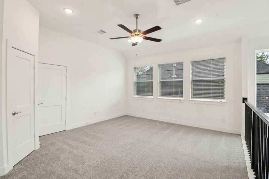 Spacious, unfurnished interior of a new home in Kresston 50's, Montgomery (Image 14).