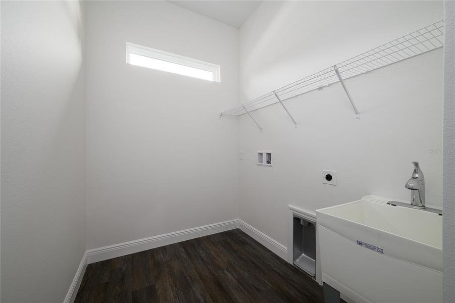 Spacious, unfurnished interior of a new home in , Orlando (Image 13).