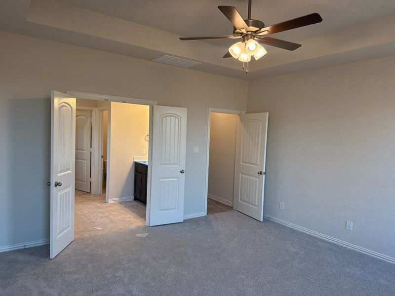Spacious, unfurnished interior of a new home in Covenant Park, Springtown (Image 6).