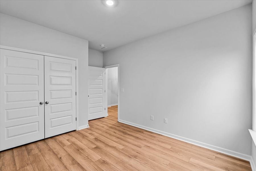 Spacious, unfurnished interior of a new home in Fieldstone, Lexington (Image 31).