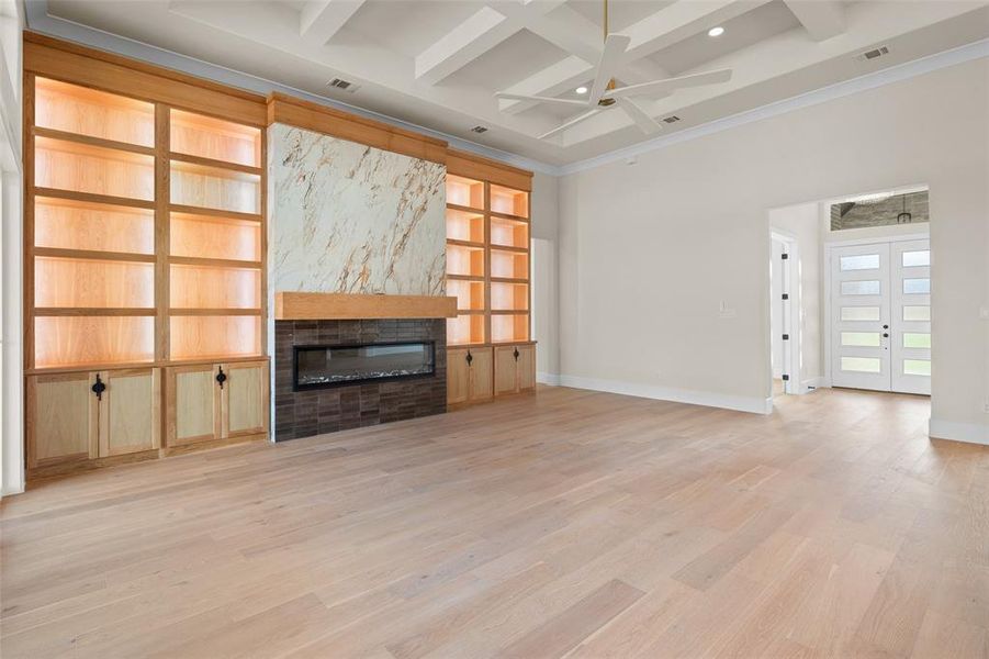 Spacious, unfurnished interior of a new home in Pecan Plantation, Granbury (Image 23).