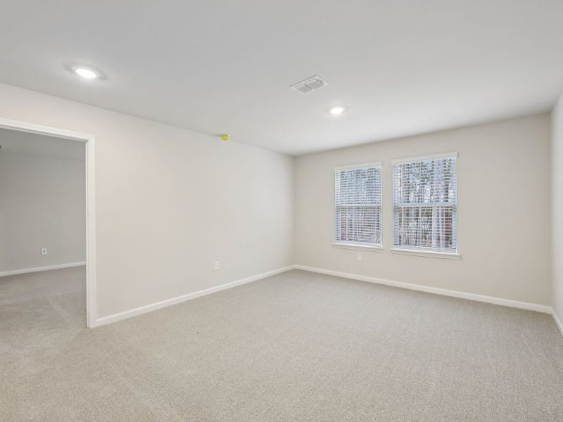 Spacious, unfurnished interior of a new home in Northwoods at Mirror Lake, Villa Rica (Image 13).