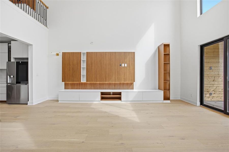 Spacious, unfurnished interior of a new home in , Dallas (Image 12).