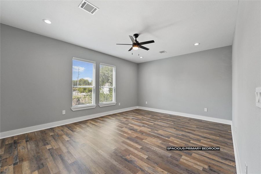 Spacious, unfurnished interior of a new home in , Houston (Image 12).