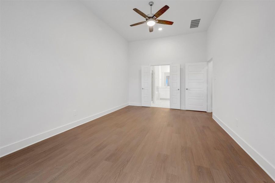 Spacious, unfurnished interior of a new home in Sorella, Tomball (Image 17).