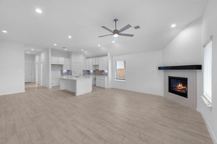Spacious, unfurnished interior of a new home in Grand Mason Crossing, Katy (Image 16). Spacious, unfurnished interior of a new home in Grand Mason Crossing, Katy (Image 16).