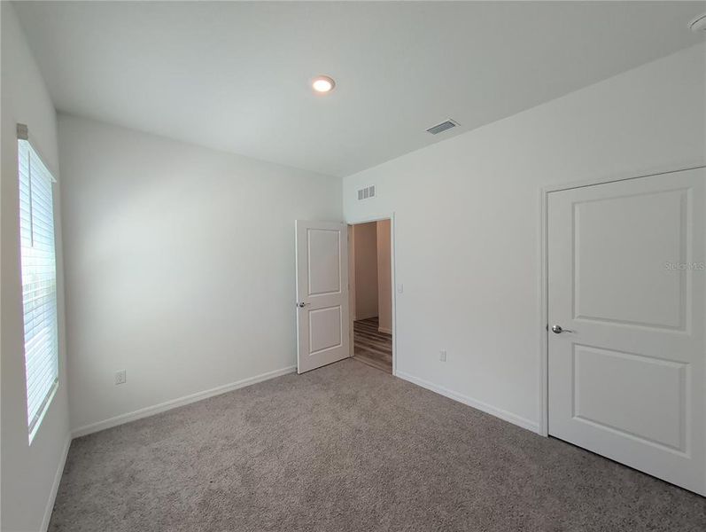 Spacious, unfurnished interior of a new home in Farm at Varrea Villas, Plant City (Image 13).