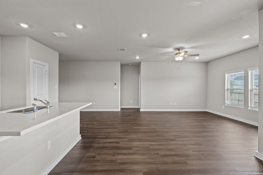 Spacious, unfurnished interior of a new home in Summerlin, San Antonio (Image 24).