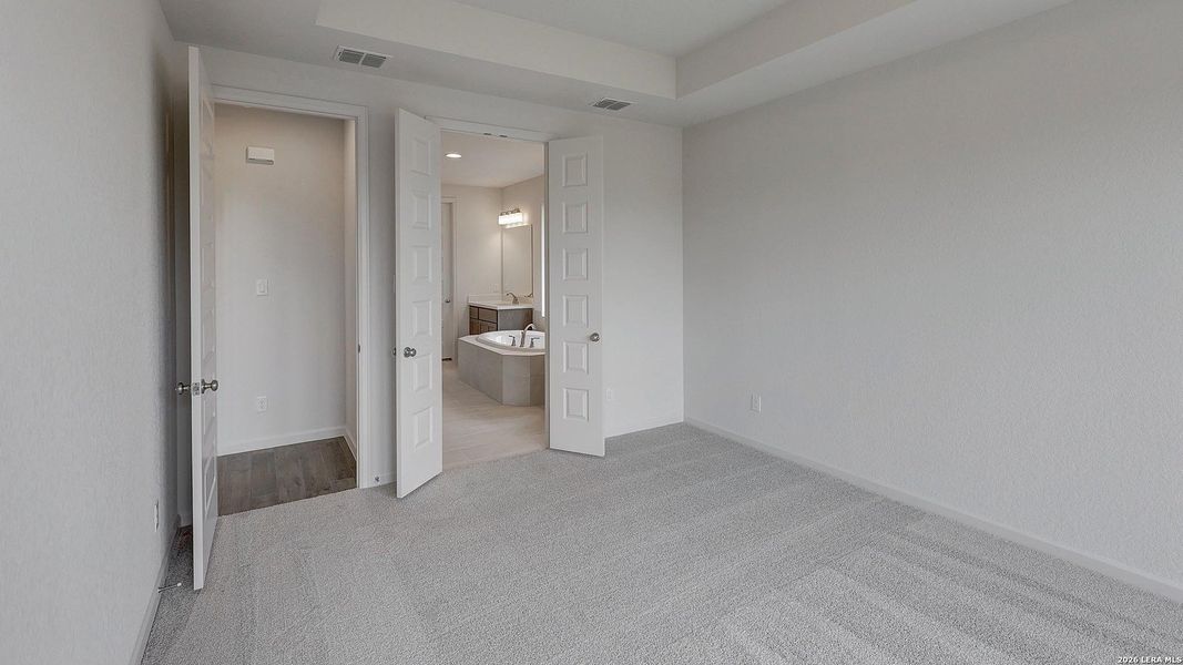 Spacious, unfurnished interior of a new home in Haby Hill, San Antonio (Image 21).