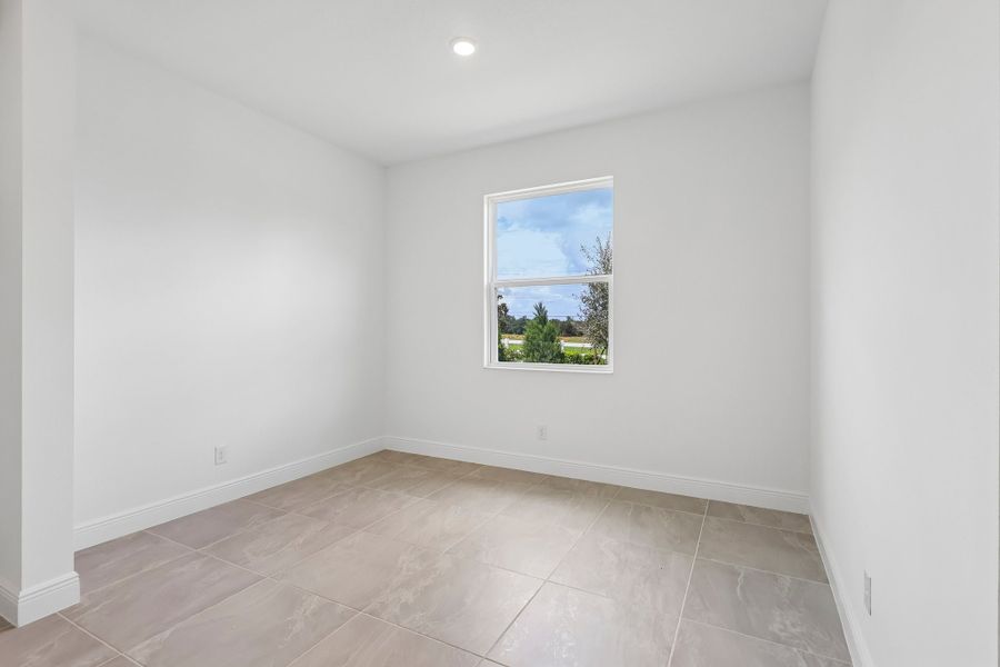 Spacious, unfurnished interior of a new home in Trinity Lakes, Groveland (Image 6).