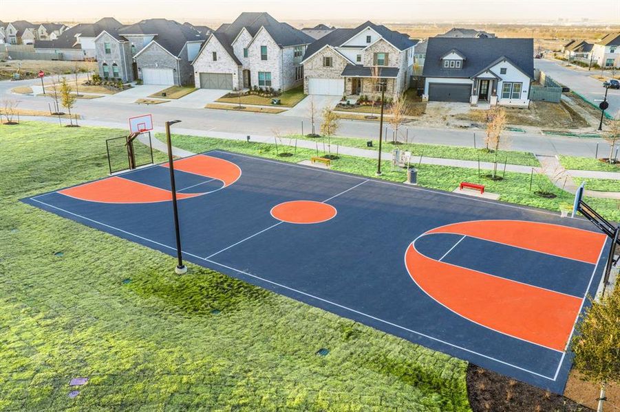 Community amenities in Pecan Square, Northlake (Image 5).