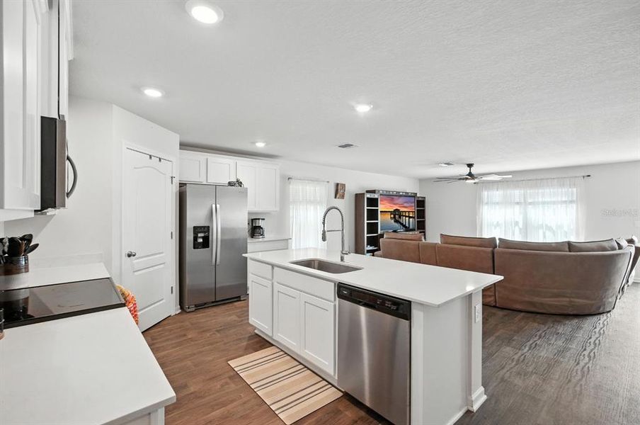 Kicthen, open layout.