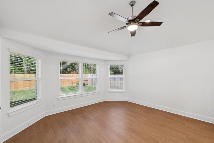 Spacious, unfurnished interior of a new home in Sorella, Tomball (Image 4).