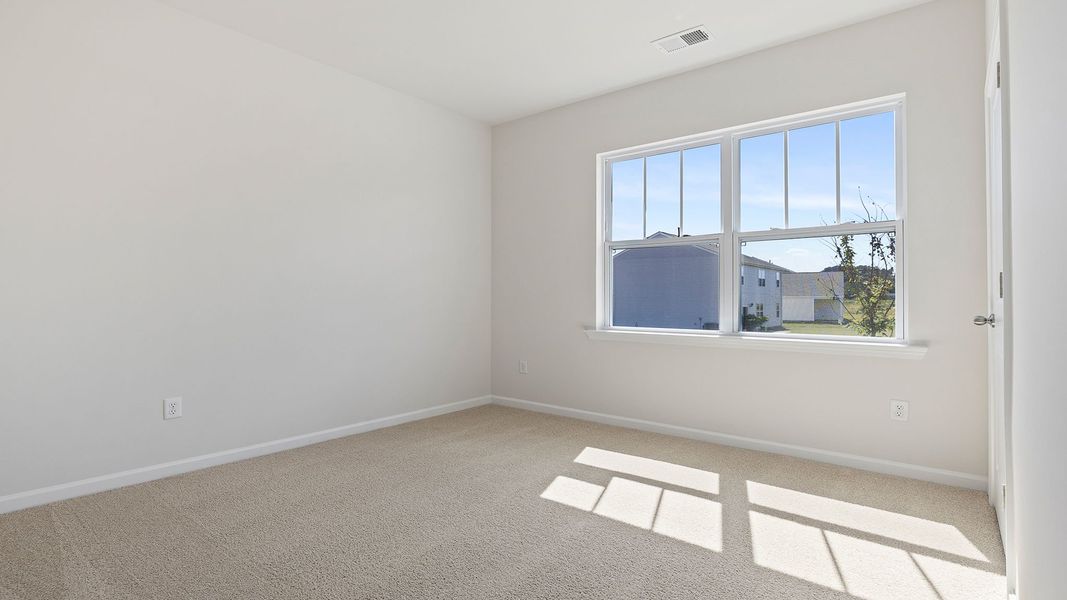 Spacious, unfurnished interior of a new home in Woodglen, Piedmont (Image 16).