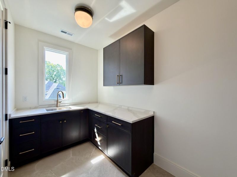 1C501B8A-54D0-4E6F-B6D9-2E678B6E92B9_1_1