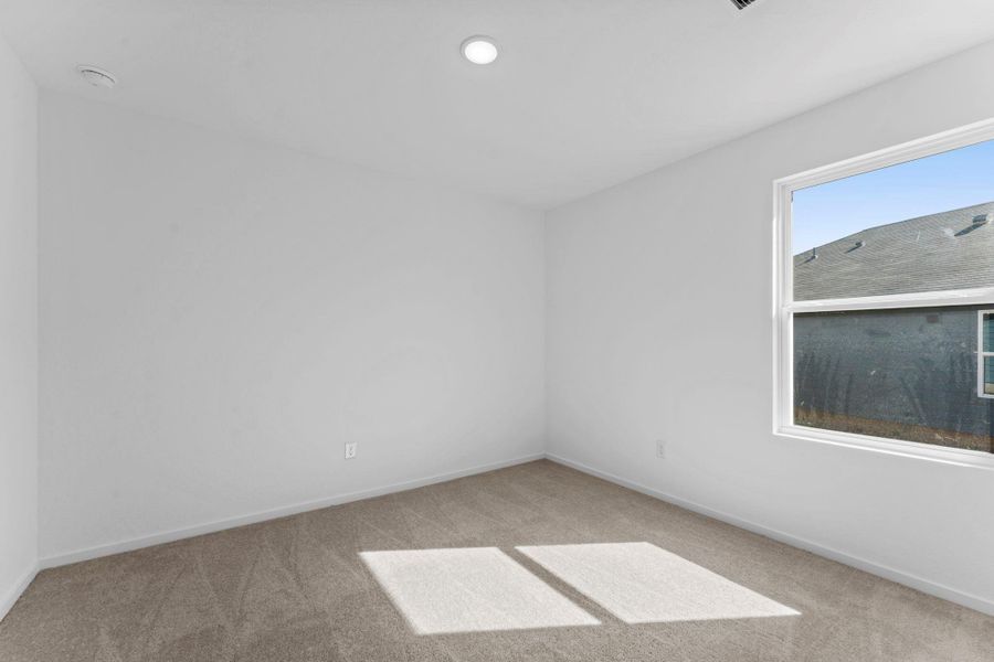 Spacious, unfurnished interior of a new home in Friendship Oaks, Fredericksburg (Image 10).