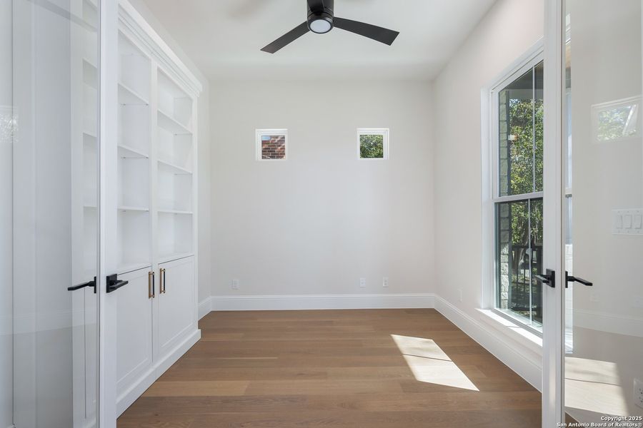 Spacious, unfurnished interior of a new home in , San Antonio (Image 29).