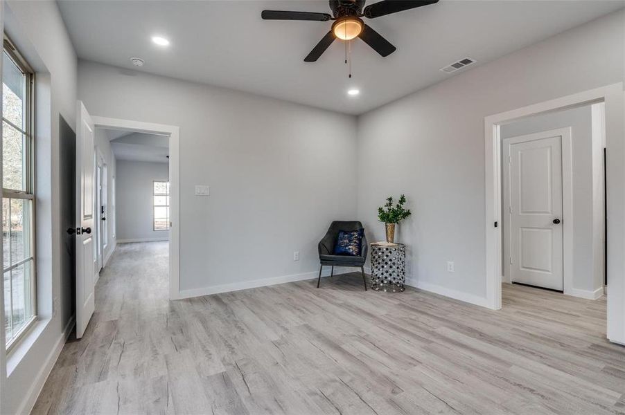 Spacious, unfurnished interior of a new home in , Kemp (Image 20).