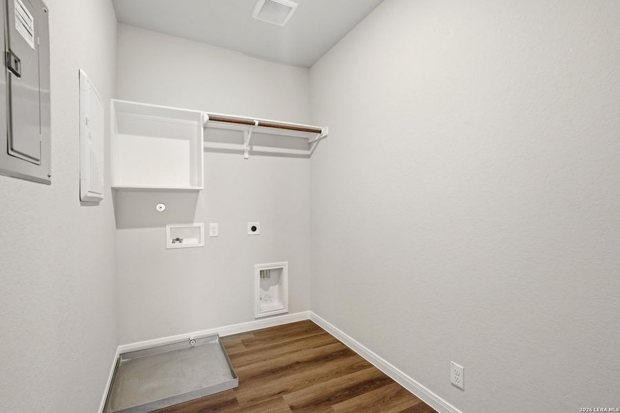 Spacious, unfurnished interior of a new home in Dauer Ranch, New Braunfels (Image 24). Spacious, unfurnished interior of a new home in Dauer Ranch, New Braunfels (Image 24).