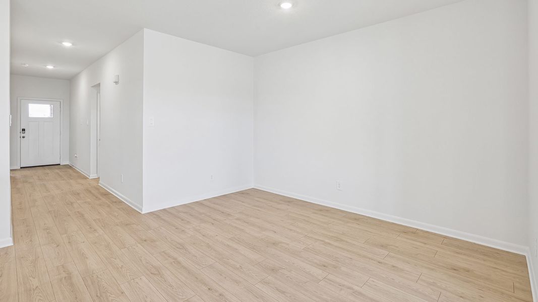 Spacious, unfurnished interior of a new home in Briarwood, Elgin (Image 13).