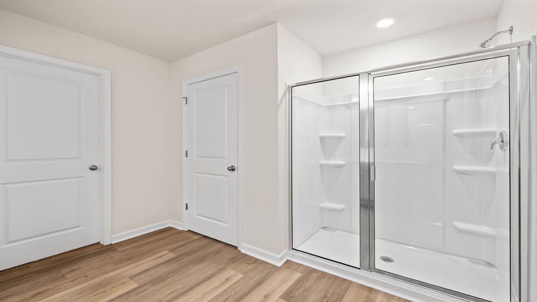 Spacious, unfurnished interior of a new home in Cloverdale Hills, Piedmont (Image 26).