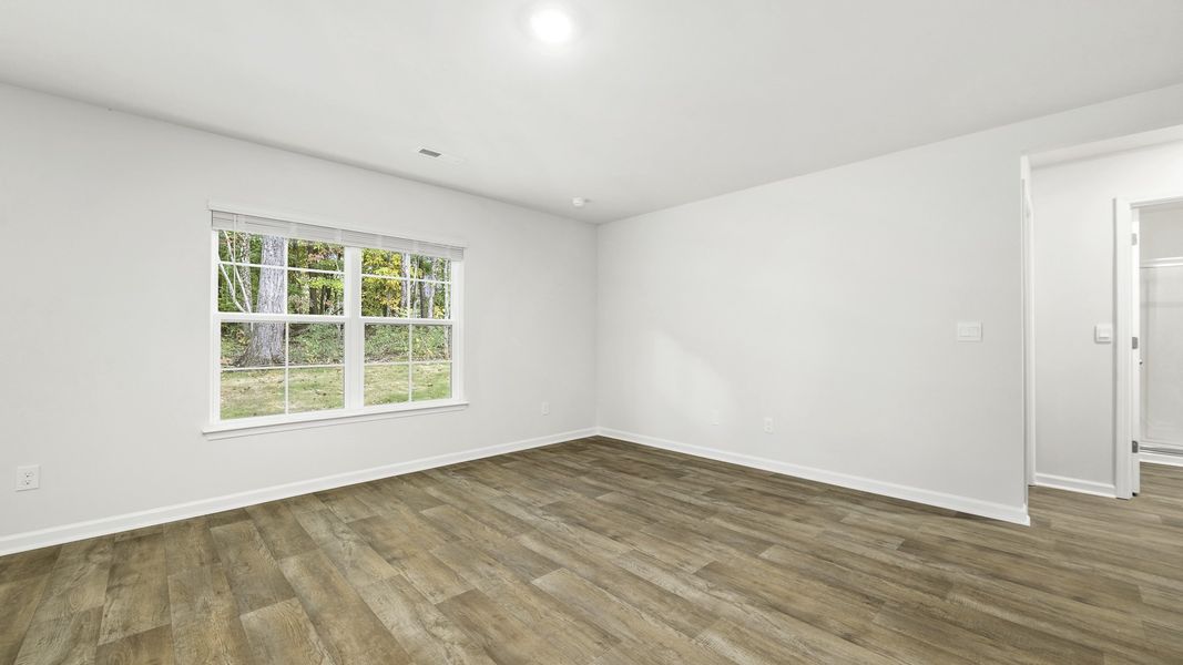 Spacious, unfurnished interior of a new home in Greystone North, Stoneville (Image 10).
