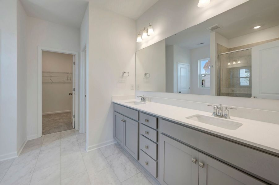 Owner's Bathroom Owner's Bathroom