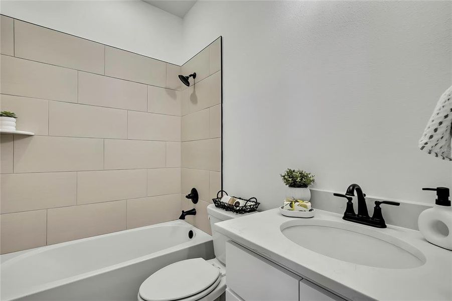 Furnished interior view inside a new home in , Spring Hill (Image 7).