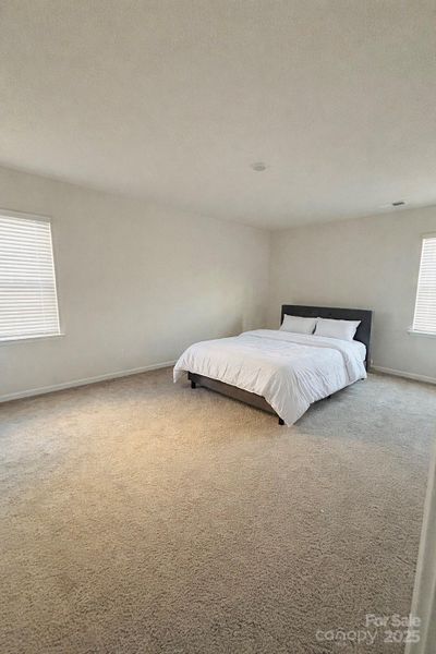Spacious, unfurnished interior of a new home in Nolen Farm, Gastonia (Image 24).
