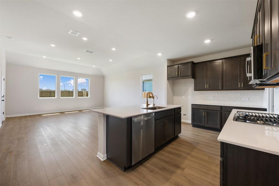 Representative images and renderings are for illustrative purposes. Actual structural options and design finished of home may vary.