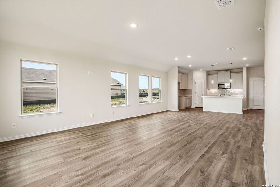 Spacious, unfurnished interior of a new home in Prairie Green, Converse (Image 14).