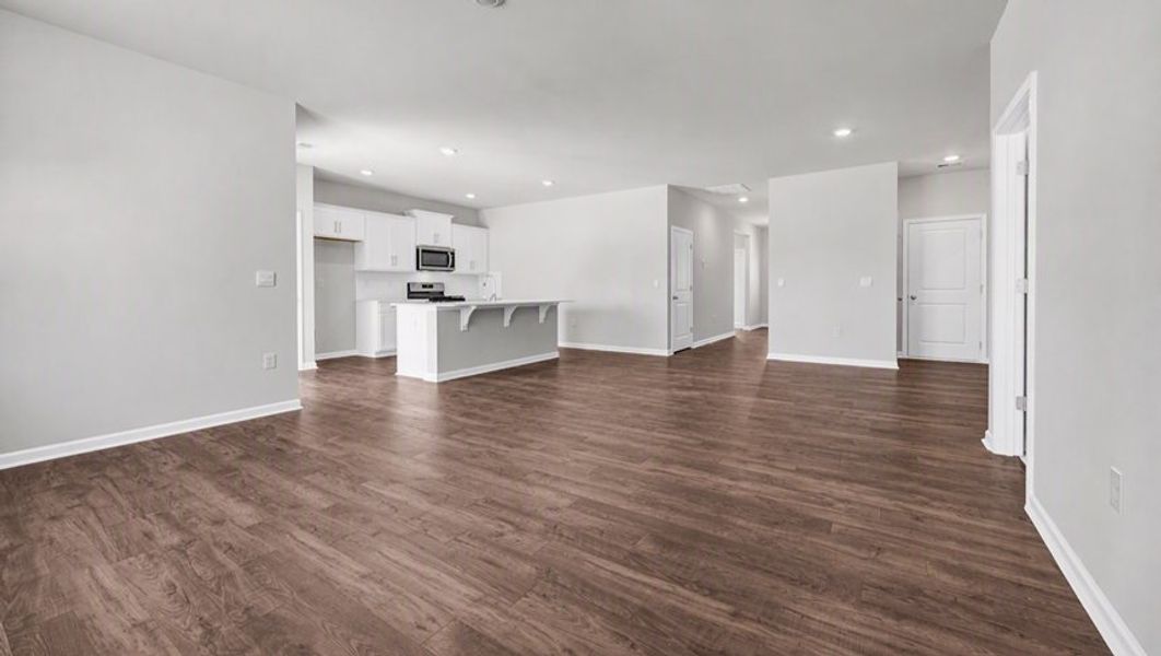 Spacious, unfurnished interior of a new home in Meadowview Plantation, Sumter (Image 12).