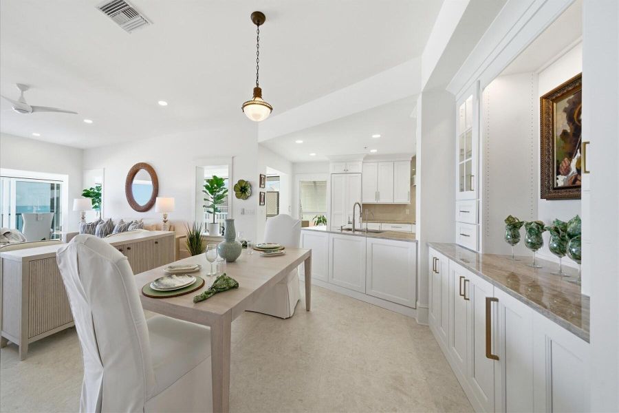 Dining/Bar Dining/Bar