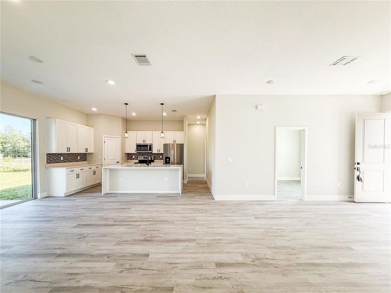 Spacious, unfurnished interior of a new home in , Ocala (Image 16).