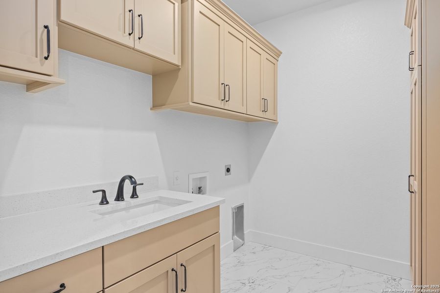 Close-up of interior finishes inside a home in , Kerrville (Image 11).