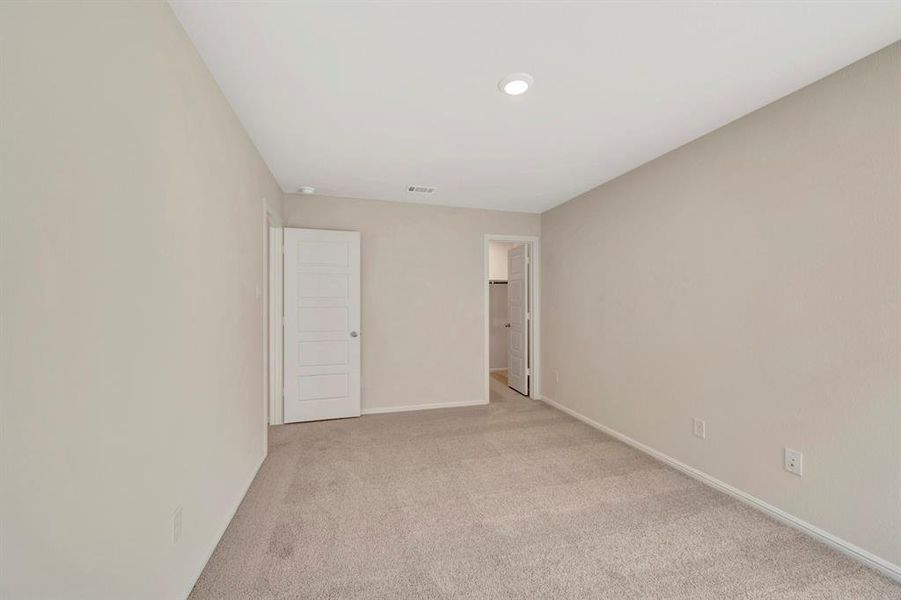 Spacious, unfurnished interior of a new home in The Preserve, Justin (Image 28).