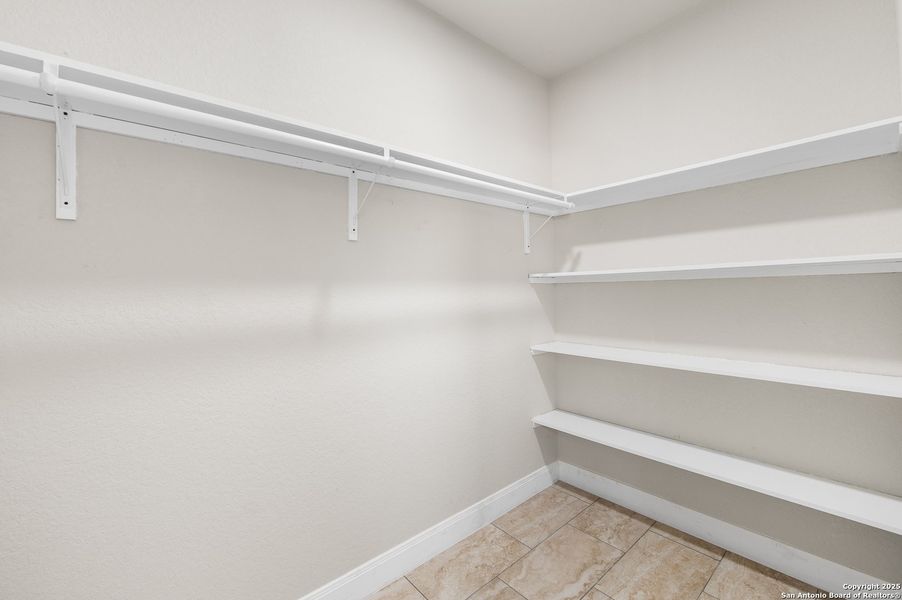 Spacious, unfurnished interior of a new home in , Elmendorf (Image 14).