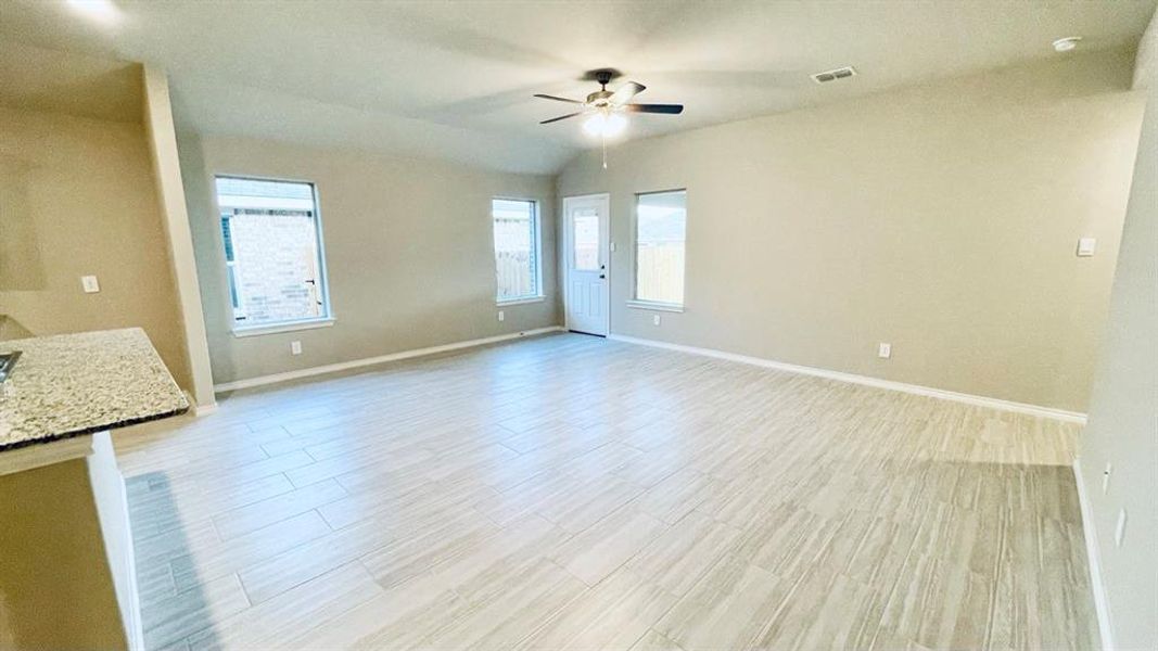 Spacious, unfurnished interior of a new home in Sunnycreek, Fort Worth (Image 15). Spacious, unfurnished interior of a new home in Sunnycreek, Fort Worth (Image 15).