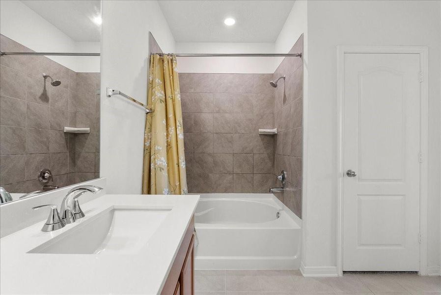 Furnished interior view inside a new home in , Alvin (Image 13).