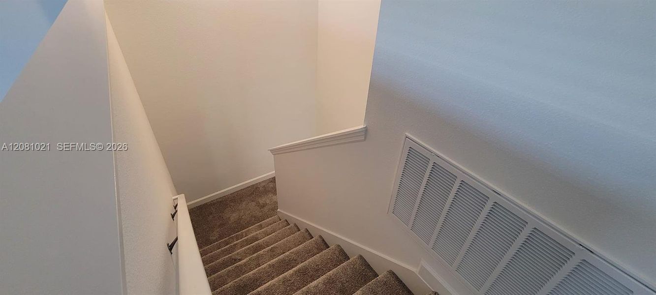 Spacious, unfurnished interior of a new home in , Orlando (Image 26).