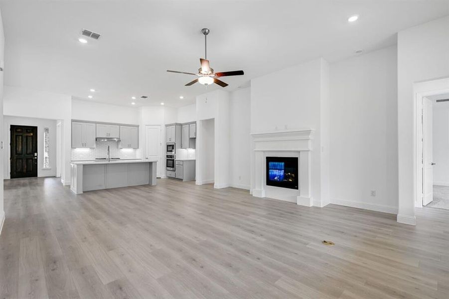 1408 Holly Trail ~ Ready Now!