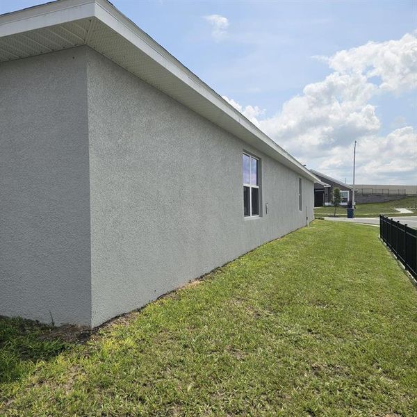 Exterior details and patio area of a home in Magnolia Park, Haines City (Image 3).