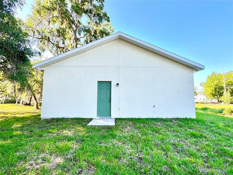 Exterior details and patio area of a home in , Ocala (Image 28).