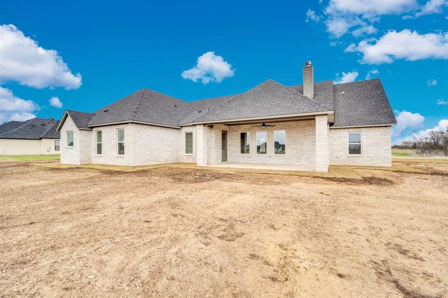 Exterior details and patio area of a home in , Waxahachie (Image 3).