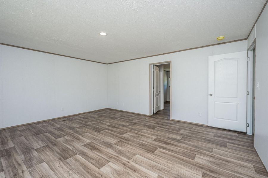 Spacious, unfurnished interior of a new home in , St. George (Image 34).