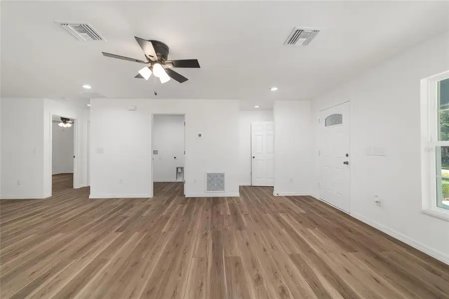 Spacious, unfurnished interior of a new home in , Belleview (Image 21).